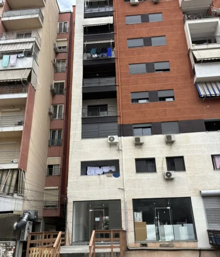 Tirane, jepet me qera ambjent biznesi , (Rruga 3 Deshmoret)
