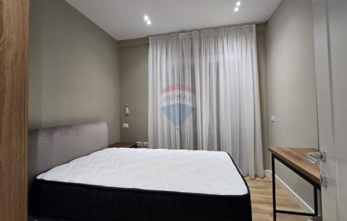 Tirane, shitet apartament duplex 4+1+Ballkon , 215 m² 470.000 € (liqeni thate)