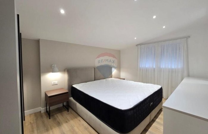 Tirane, shitet apartament duplex 4+1+Ballkon , 215 m² 470.000 € (liqeni thate)