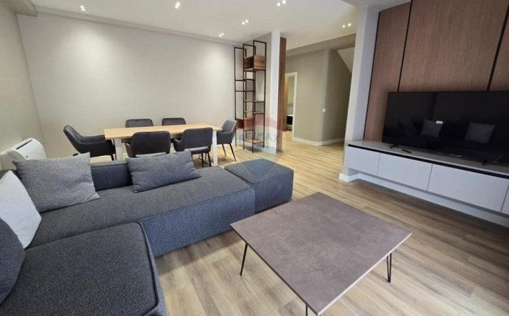 Tirane, shitet apartament duplex 4+1+Ballkon , 215 m² 470.000 € (liqeni thate)