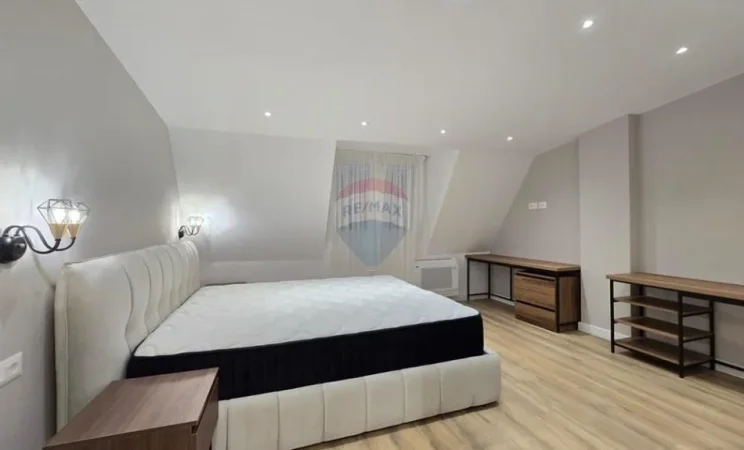 Tirane, shitet apartament duplex 4+1+Ballkon , 215 m² 470.000 € (liqeni thate)