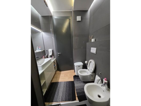 Tirane, shitet apartament 2+1+Ballkon Kati 3, 111 m² 350.000 € (Komuna e Parisit)