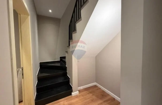 Tirane, shitet Vile 3+1 , 215 m² 490.000 € (kodra diellit 1)