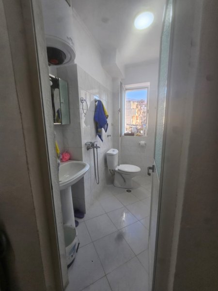 Tirane, shitet apartament 1+1+Aneks+Ballkon Kati 3, 52 m² 88.000 € i diskutushëm (Rruga e Dibrës)