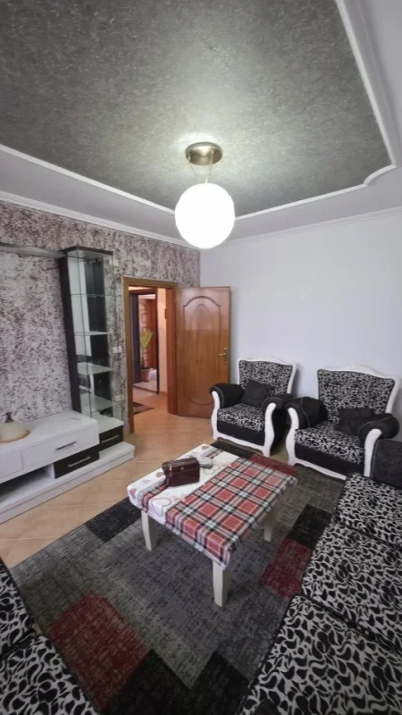 Lushnje, shitet apartament 1+1 Kati 5, 53 m² 