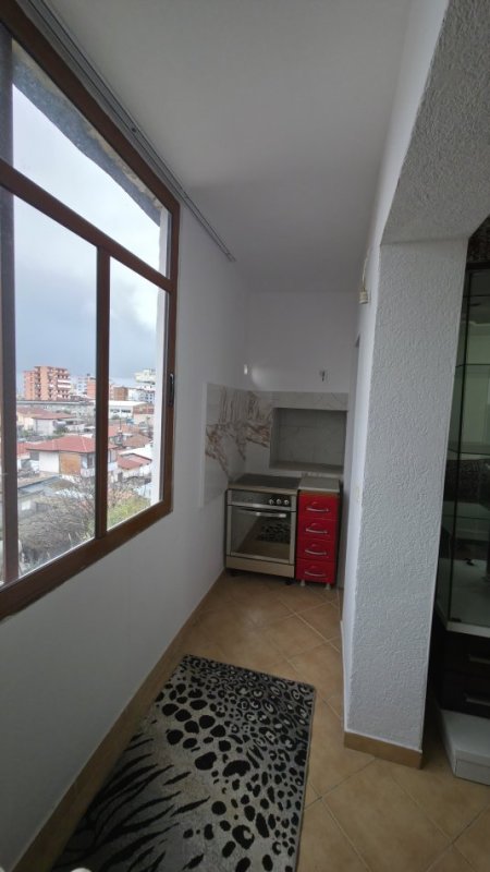 Lushnje, shitet apartament 1+1 Kati 5, 53 m² 