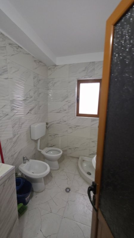 Lushnje, shitet apartament 1+1 Kati 5, 53 m² 