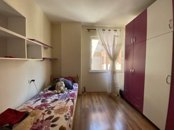 Tirane, shitet apartament 2+1 Kati 4, 109 m² 120.000 Euro (Prane rotondos)