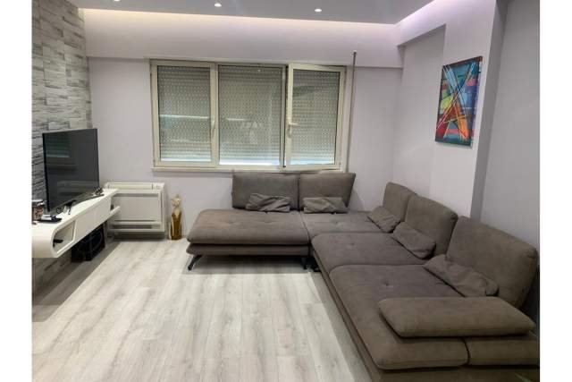 Tirane, jepet me qera apartament Kati 3, 94 m² 750 Euro (Komuna e Parisit - Kristal Center,  Tiranë,  Shqipëri)
