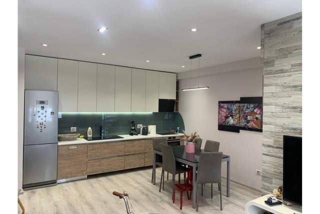 Tirane, jepet me qera apartament Kati 3, 94 m² 750 Euro (Komuna e Parisit - Kristal Center,  Tiranë,  Shqipëri)