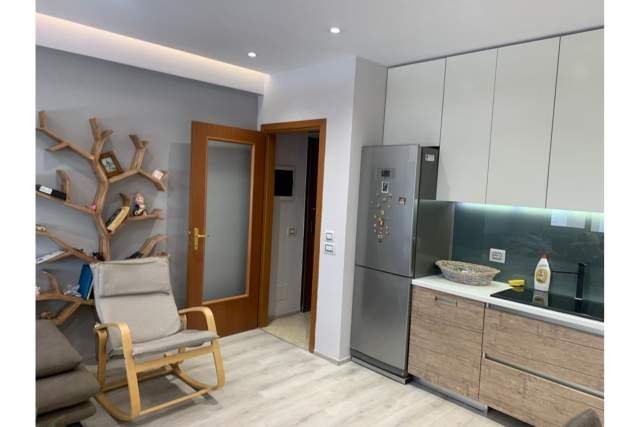 Tirane, jepet me qera apartament Kati 3, 94 m² 750 Euro (Komuna e Parisit - Kristal Center,  Tiranë,  Shqipëri)