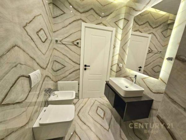 Tirane, jepet me qera apartament Kati 4, 102 m² 820 Euro (Liqeni i Thate, Kompleksi FZ Construction Tirana, Albania)