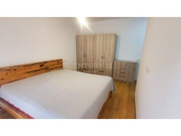 Tirane, jepet me qera apartament 2+1+BLK Kati 7, 80 m² 500 Euro (Kompleksi Kontakt, 21 Dhjetori)