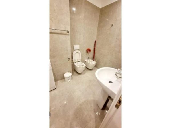 Tirane, jepet me qera apartament 2+1+BLK Kati 3, 115 m² 700 Euro (Liqeni i Thatë)