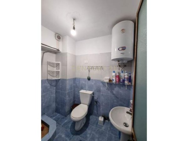 Tirane, jepet me qera apartament 1+1 Kati 2, 24 m² 200 Euro (Fizika Berthamore, Fresku)