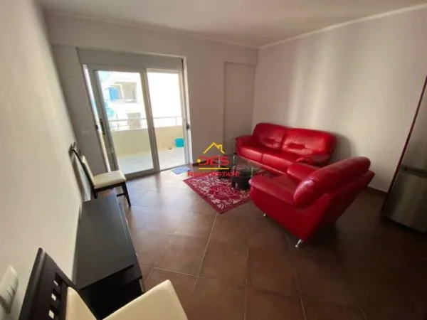 Vlore, jepet me qera apartament 1+1+BLK Kati 6, 75 m² 250 Euro (Rruga Murat Terbaci)