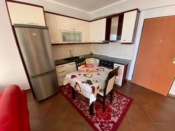 Vlore, jepet me qera apartament 1+1+BLK Kati 6, 75 m² 250 Euro (Rruga Murat Terbaci)