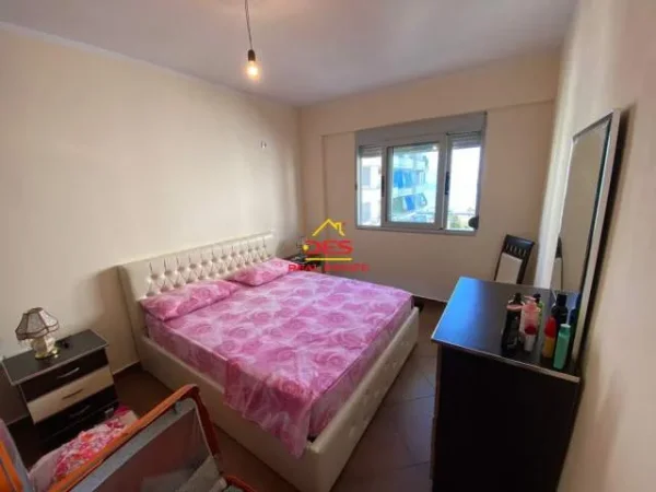 Vlore, jepet me qera apartament 1+1+BLK Kati 6, 75 m² 250 Euro (Rruga Murat Terbaci)