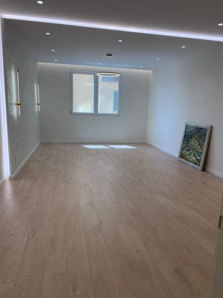 Tirane, jepet me qera zyre Kati 4, 130 m² 1.200 Euro (Rruga Ibrahim Rugova)
