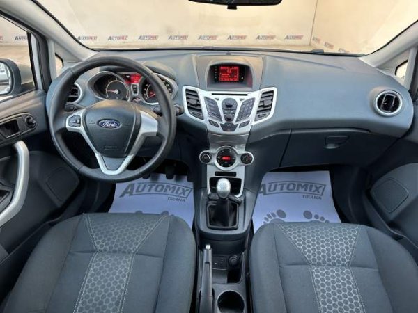 Tirane, shes makine Ford FIESTA Viti 2010, 4.700 Euro