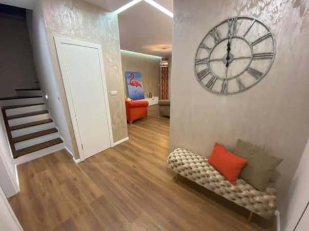 Tirane, jepet me qera apartament duplex Kati 5, 100 m² 750 Euro (Jordan Misja)