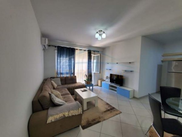 Tirane, jepet me qera apartament 1+1+BLK Kati 4, 70 m² 450 Euro (TRENIT)