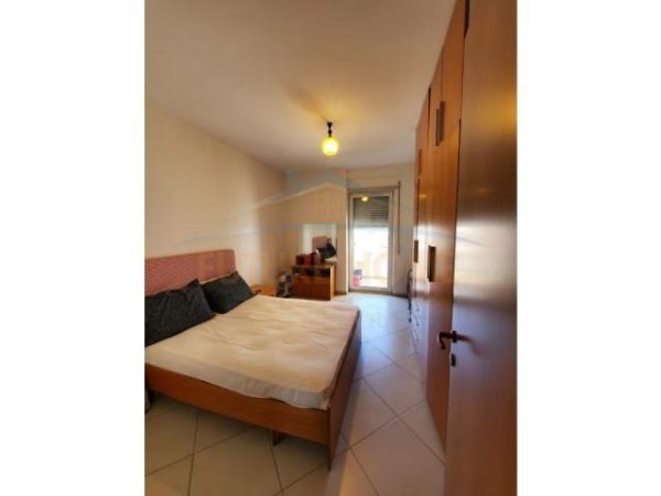 Tirane, jepet me qera apartament 1+1+BLK Kati 4, 70 m² 450 Euro (TRENIT)