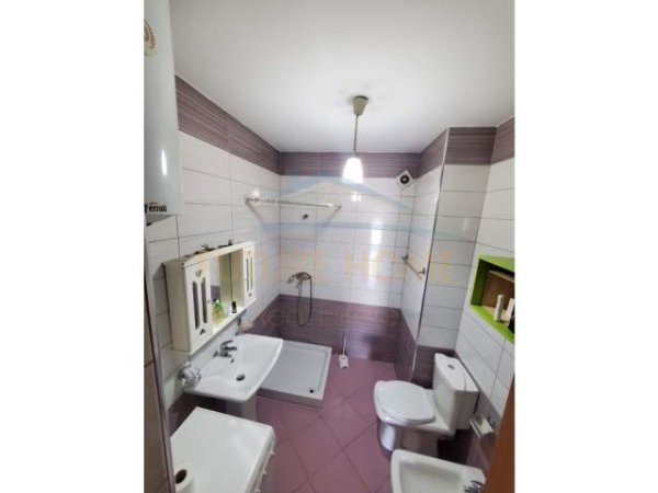 Tirane, jepet me qera apartament 1+1+BLK Kati 4, 70 m² 450 Euro (TRENIT)