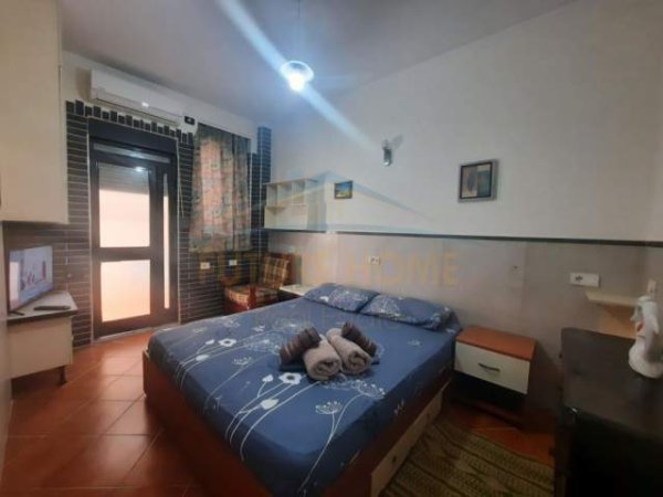 Tirane, jepet me qera apartament Kati 1, 55 m² 350 Euro (Rruga 5 Maj)