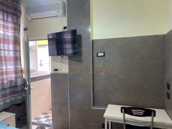 Tirane, jepet me qera Kati 2, 33 m² 260 Euro (Rruga 5 Maj)