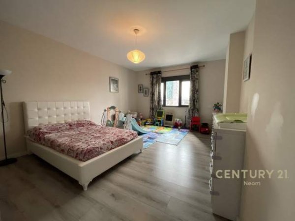 Tirane, jepet me qera apartament 2+1 Kati 6, 148 m² 1.500 Euro (Qender, Sheshi Skënderbej (Qendër))