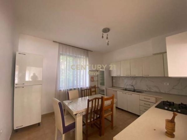 Tirane, jepet me qera Vile 3+1+BLK Kati 2, 160 m² 450 Euro (Tregu Elektrik)