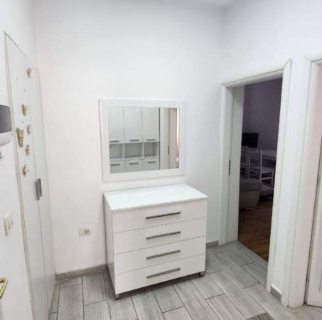 Tirane, jepet me qera apartament 2+1+A+BLK Kati 3, 100 m² 45000 Leke (rruga e barrikadave)