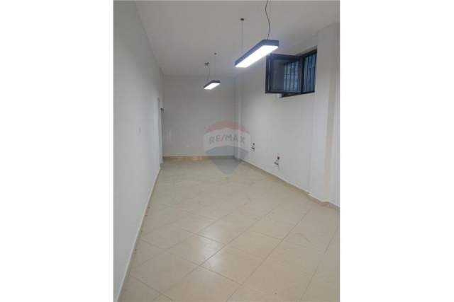 Tirane, jepet me qera ambjent biznesi Kati 0, 90 m² 30.000 Leke (rruga Riza Cerova)