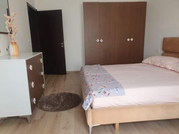 Tirane, jepet me qera 3+1+BLK Kati 4, 110 m² 750 Euro (Bllok)