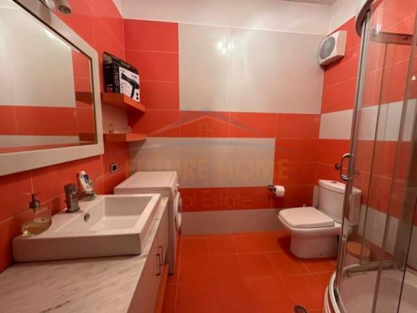Tirane, jepet me qera apartament 2+1+BLK Kati 8, 105 m² 800 Euro (rruga e barrikadave)