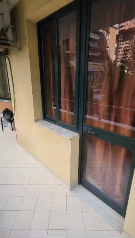 Tirane, jepet me qera apartament 2+1+BLK Kati 2, 110 m² 400 Euro (Rruga Frederik Shiroka)