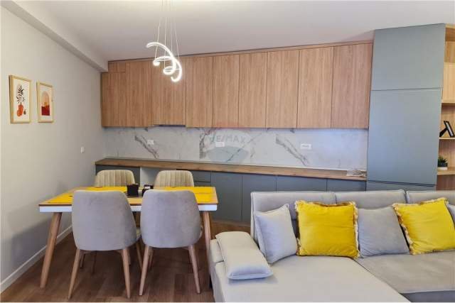 Tirane, shitet apartament 2+1+BLK Kati 4, 190.000 m² 190.000 Euro (Rruga Barrikadave)