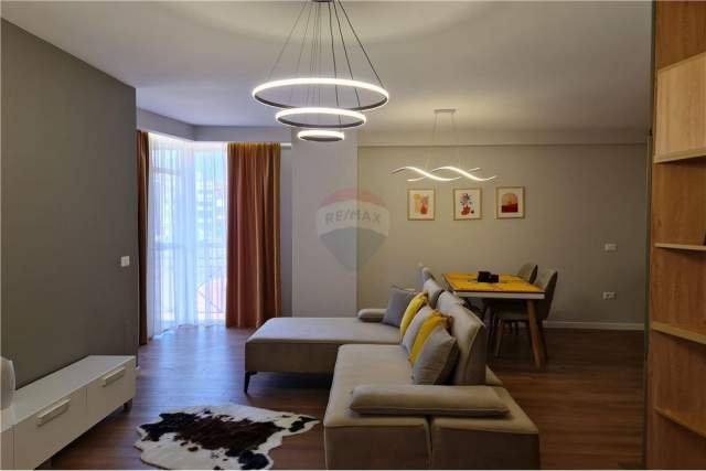 Tirane, shitet apartament 2+1+BLK Kati 4, 190.000 m² 190.000 Euro (Rruga Barrikadave)