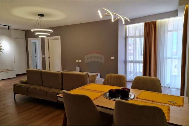 Tirane, shitet apartament 2+1+BLK Kati 4, 190.000 m² 190.000 Euro (Rruga Barrikadave)