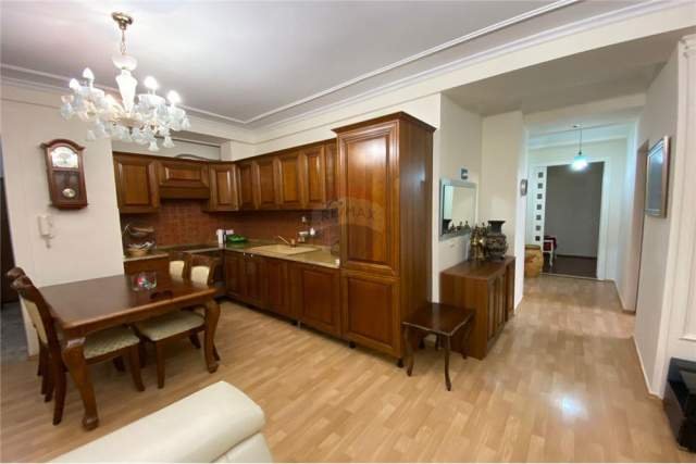 Tirane, ofert apartament Kati 2, 120 m² 1.000 Euro (Rr. e Barikadave)