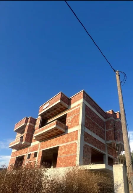 Durres, shitet Vile 2+1+Ballkon , 900.000 € (Gjiri Lalezit)