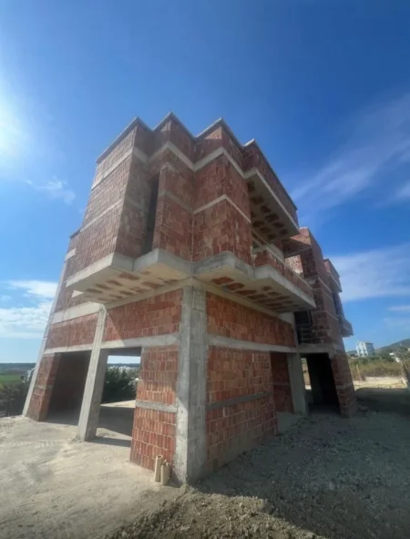 Durres, shitet Vile 2+1+Ballkon , 900.000 € (Gjiri Lalezit)