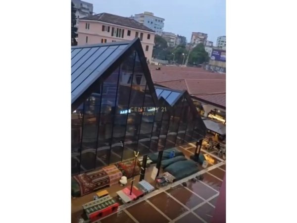 Tirane, jepet me qera apartament 1+1 Kati 4, 59 m² 550 € (pazari i ri)