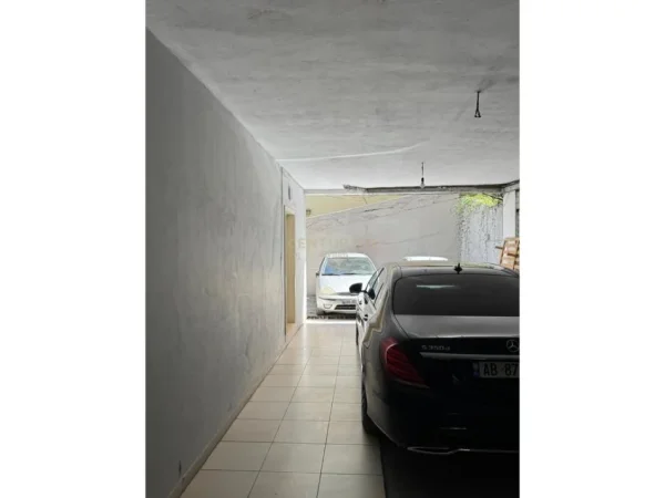 Tirane, jepet me qera apartament 2+1+Ballkon Kati 1, 103 m² 550 € (bill klinton)