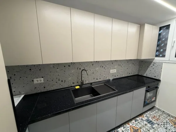 Tirane, jepet me qera apartament 2+1 Kati 3, 80 m² 850 € (Prane Poliklinikes Nr.9, Rruga Kavajes, Tirane.)