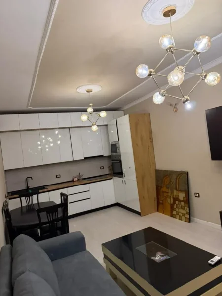 Tirane, jepet me qera Vile 2+1+Ballkon Kati 2, 90 m² 800 € (Prane Kryqezimit te Vasil Shantos, Tirane)