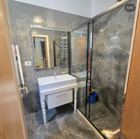 Tirane, jepet me qera Vile 3+1+Ballkon , 240 m² 1.000 € (Bulevardi i Ri)