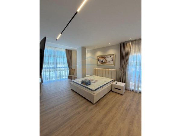 Tirane, jepet me qera apartament 2+1 Kati 10, 110 m² 1.300 € (Rruga e Barrikadave, Tirane)