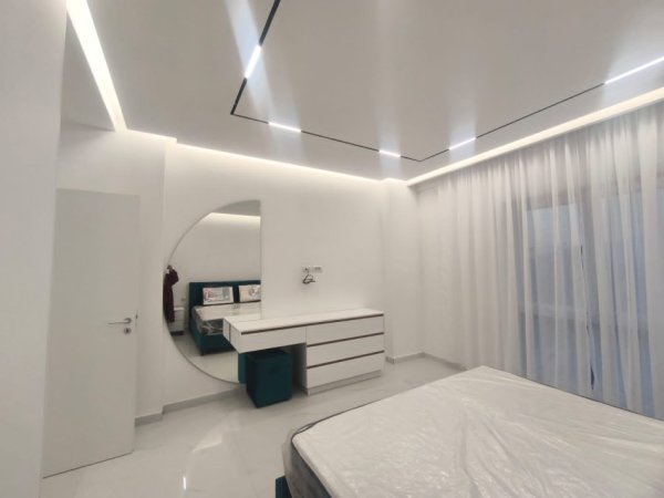 Tirane, jepet me qera apartament 1+1 Kati 10, 80 m² 700 € (ZOGU I ZI)